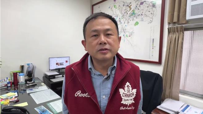 基隆市政府工务处长陈耀川表示，暖暖区民眾抗争所在地，当地住户已在2023年就签署了施工同意书，但却没有依共识自行退缩，市府才会进行强制拆除。（张志康摄）