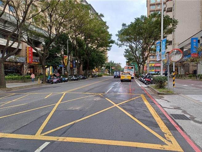 车祸事发地点。（淡水警分局提供）