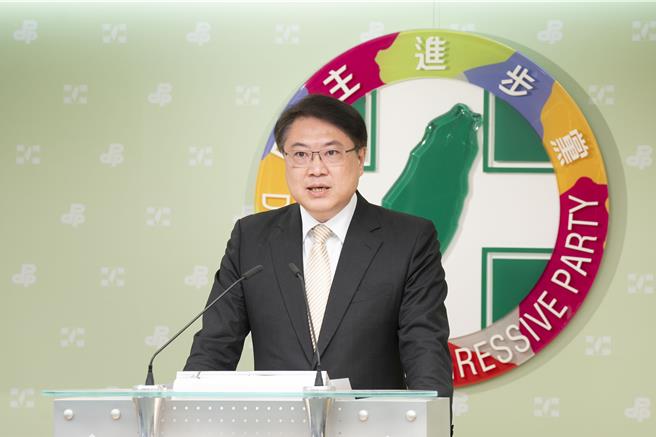 民进党秘书长林右昌召开记者会，要求国民党主席朱立伦必须负责且致歉。（民进党提供）