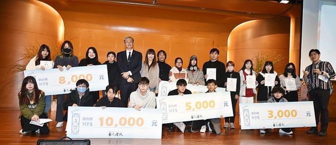 參與師生於頒獎典禮後合影。(照片/文化大學提供)