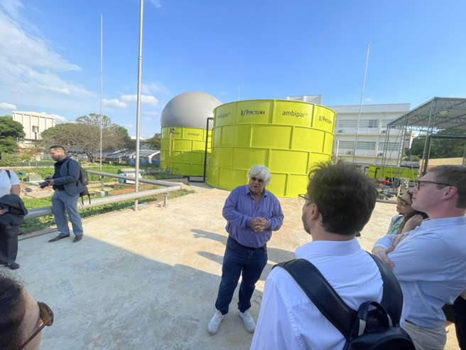 参访圣保罗大学与当地的电力公司合作，採用生质能源的方式，一天可以处理将近70吨城市的厨余，转变成生物燃气。(照片/暨南大学提供)