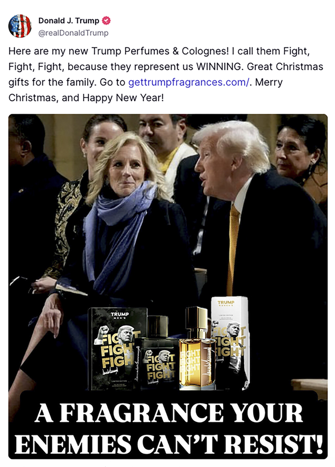 川普在宣傳香水產品時趁機吃第一夫人吉兒拜登豆腐。（圖／美聯社）