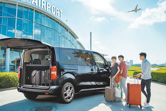 万事达卡携手全锋汽车推出业界首创「熟人共乘」机场接送服务，全持卡人皆能享有。（万事达卡提供／黄琮渊台北传真）