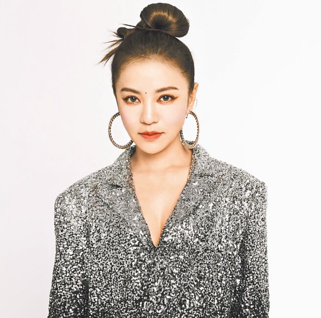 2025桃园跨年晚会演出艺人丁噹，将连续3年陪伴桃园民眾跨年。（桃市观旅局提供）