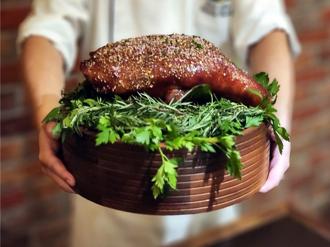 烤鴨最多可幾吃？台南晶英牛排館炫技演繹