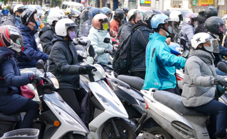 機車等紅燈超過這時間熄火 交通部研究：省20％油耗量