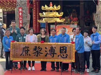 固桩？萧美琴替蔡英文赴台中赠匾 何欣纯这样说