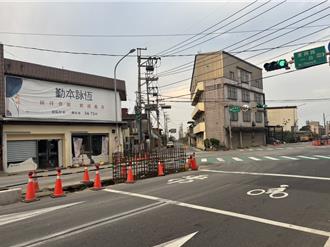 桃園新屋路口分隔島太突出  附近居民抱怨不安全「將改善」