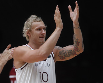 NBA》去年曾來台灣獻技 32歲球星墜樓身亡 名將悲痛