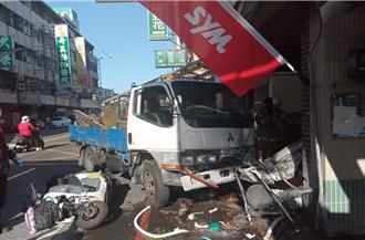 台南北区名店挨撞　网友歪楼：胡椒鸡得来速？