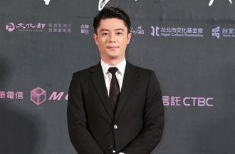 「路邊勁装大叔」竟是野生霍建華！44歲真實狀態 網友毒舌批老了