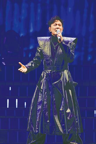 張信哲完成6年百場巡演感性落淚