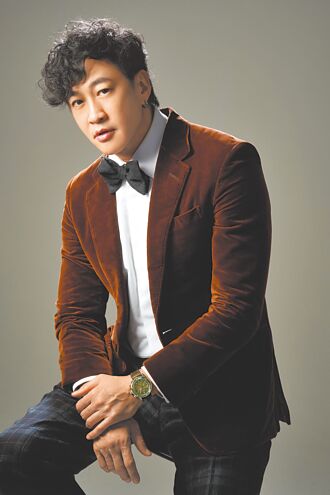 何潤東帥氣演繹浪琴表