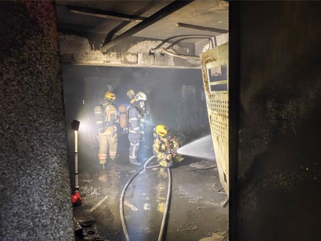 南台科技大学校水资源回收中心17日凌晨火警，2楼配电盘跟处理废水机台烧毁。（读者提供／曹婷婷台南传真）
