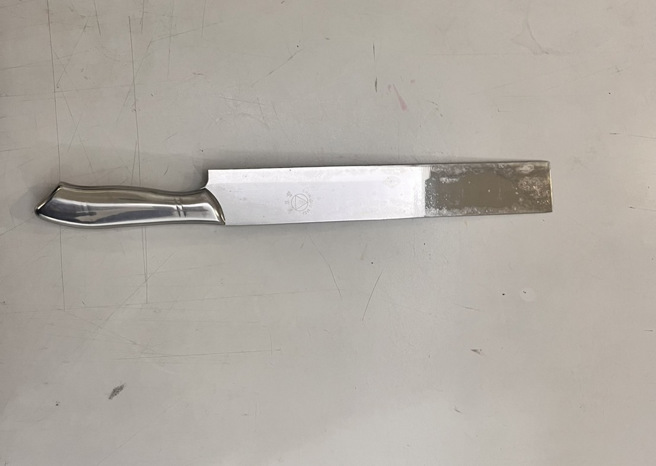 陈男犯案用的西瓜刀。（图 / 刘咏韵翻摄）