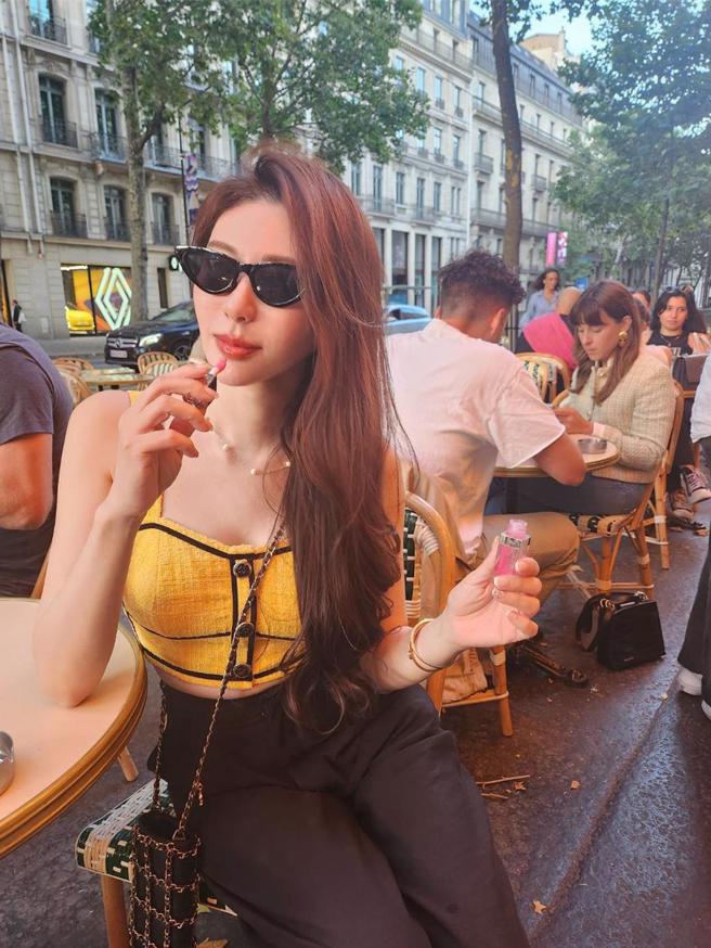 王滢否认復出是因婚姻触礁，强调7月才和老公七度蜜月。（镜艺宏海提供）