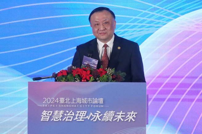 2024台北上海双城论坛17日登场，今年主题定调「智慧治理、永续未来」，上海市副市长华源（见图）致词。（赵双杰摄）