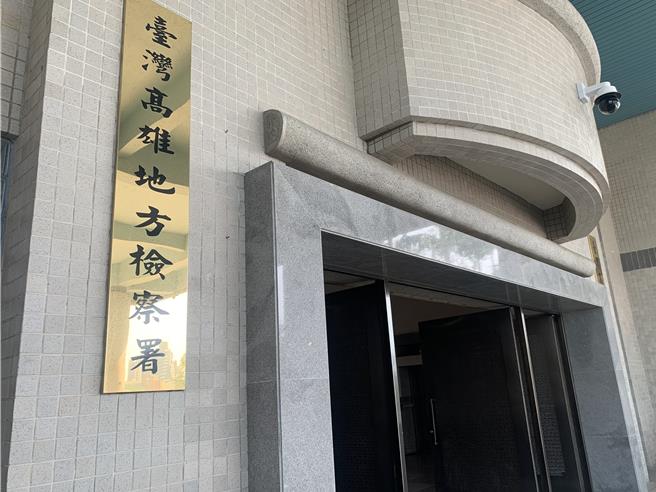 高雄一家食品厂使用过期原料制造号称腻的酸梅汤，被高雄地检署与高雄市卫生局查获，李姓负责人到案侦讯后，检察官谕知20万元交保。（本报资料照片／郭良杰高雄传真）