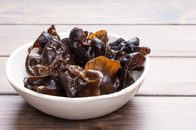 黑木耳热量低、富含膳食纤维，完全不含糖或淀粉，食用有助减重、稳定血糖。（示意图，Shutterstock／达志）