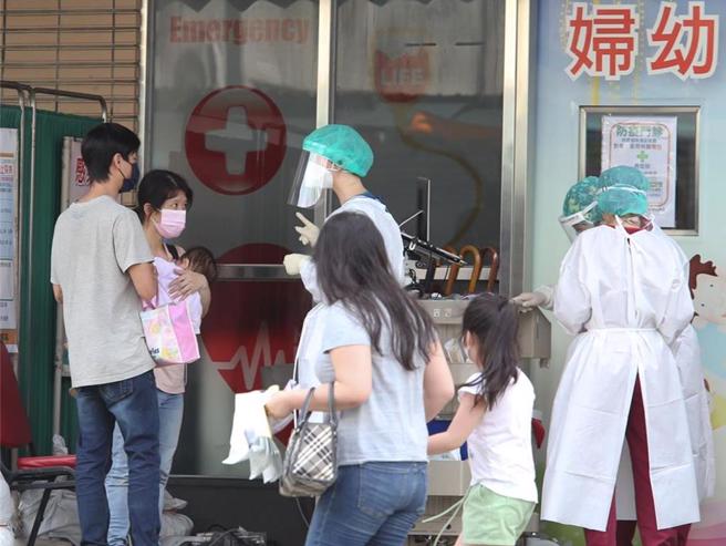 肠病毒将流行到春节，疾管署：除A71型病毒，其余无疫苗可预防。（本报资料照片）