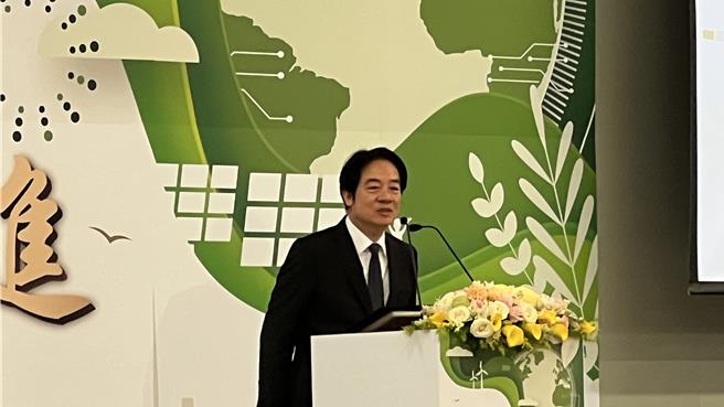 总统赖清德17日出席电脑公会50周年庆，提到将建立国家级的资料中心、超级电脑，维持台湾的AI主权。（图／柳名耕摄）