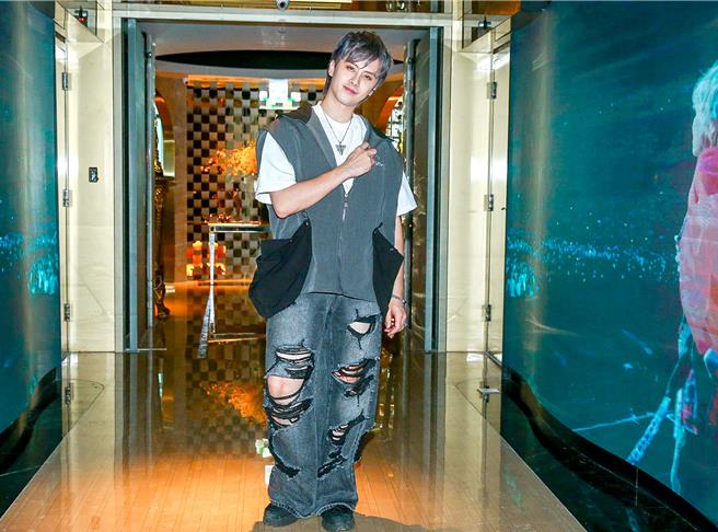 田亚霍今举办记者会，宣传新辑《Who's Gonna》。（猫少娱乐工作室提供）