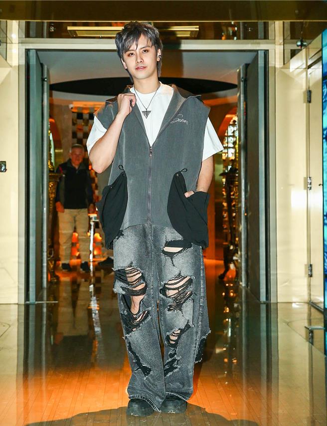 田亚霍今举办记者会，宣传新辑《Who's Gonna》。（猫少娱乐工作室提供）