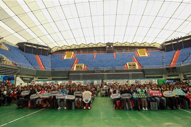 苗栗縣政府17日上午舉行「數位科技 智慧苗栗」為主題的數位學習精進方案成果展，展示縣內中小學在數位學習上的創新成果。（呂麗甄攝）