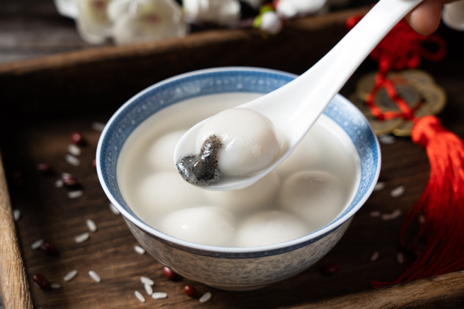 甜馅汤圆不只热量高，含磷量高可能导致血管及骨骼问题。（示意图：shutterstock／达志）