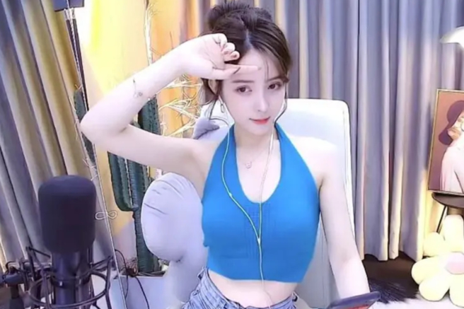 大陆虎牙直播主酷萱惊传意外死亡。（图／翻摄自微博）