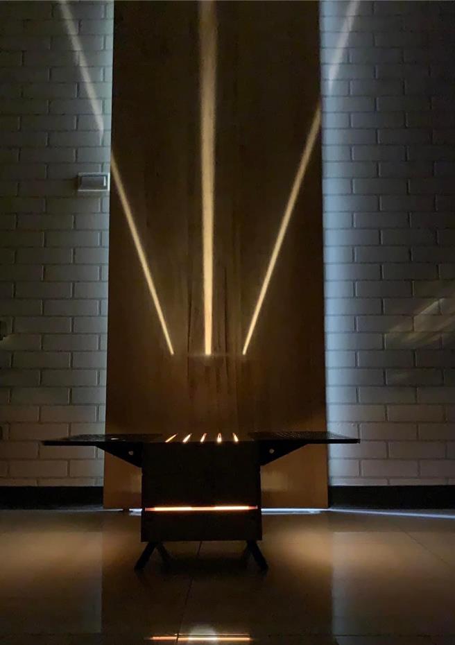 BLACK Design 福箱使用时所射出的光芒，别具美感。（张一姐提供／吴娮翎台北传真）