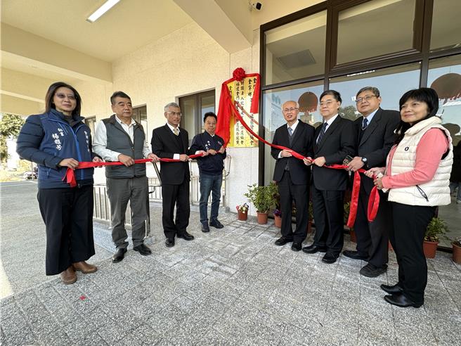 由犯保協會金門分會所設立的「馨生保護服務據點」，今日在剛落成的金寧鄉西浦頭社區活動中心隆重舉行啟用儀式，即起將提供馨聲人及其家屬從法律、經濟、生活到醫療照顧等多元化的服務。(于家麒攝)