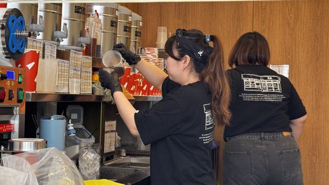 万波岛屿红茶进军花莲，更是对地方市场高度重视的展现，让花莲观光产业及在地年轻族群多了一个优质选择。(戴志扬翻摄)