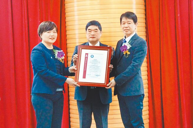 中油取得永续航空燃油产销、运储作业验证，支援航空绿色动能。图／中油提供