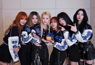 幻藍小熊勇奪韓國KPOP 新人賞 為台爭光獲國寶級歌后接見