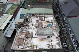 三重工廠違建頂加隔14間套房 新北強拆罰屋主93萬