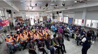 高雄甲仙山區入冬嚴防登革熱 動員逾百人投入清消