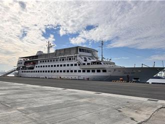 世界最大漂浮圖書館來了 馬爾他「望僕號」抵達高雄港