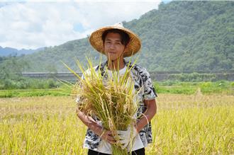 阿布重拾外景主持棒興奮又緊張 替偏鄉孩子圓夢