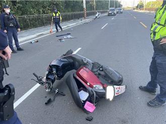 台南双载机车自撞电杆　母死儿命危