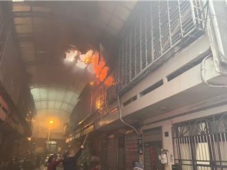 竹北民宅公寓大火　7旬翁救出燒燙傷送醫