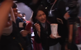 青鳥演技班「1秒碰瓷自摔」？網傻眼：比雲豹小公主假