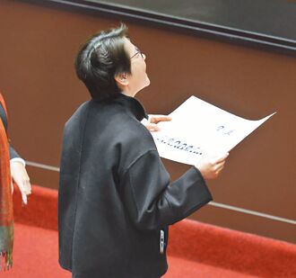 考试委员同意权乌龙的警讯