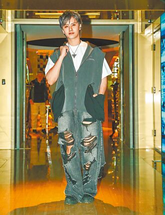 田亚霍牌技过人 斜杠养家月入20万