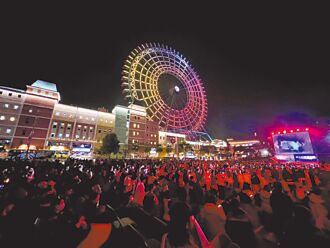 樂園跨年 坐大怒神賞煙火秀