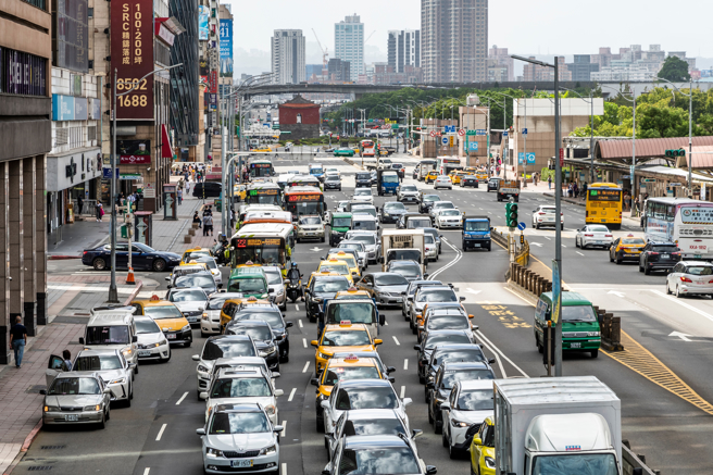 車主若逾期未繳汽燃稅將開罰。（示意圖，shutterstock／達志）