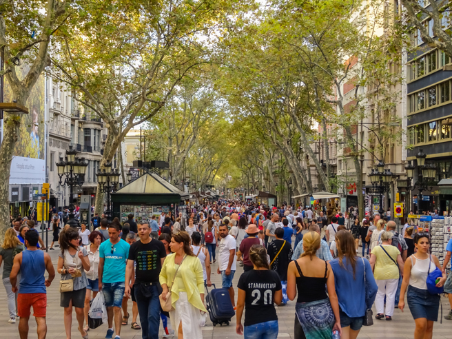 医师萧捷健去西班牙玩发现当地人晚上10点才吃晚餐，却没变胖。（示意图：shutterstock／达志）