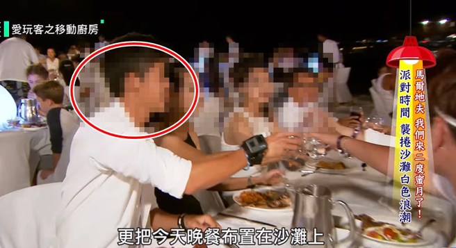 六月与李易在影片中与滑雪教练的互动，仅有碰杯庆祝。（图／爱玩客 iWalker YT）