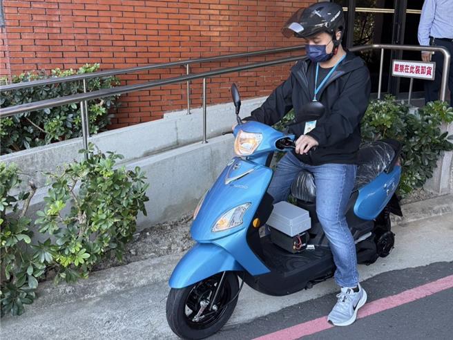 工研院内部道路测试行驶氢燃料电池测试车。（三阳提供）