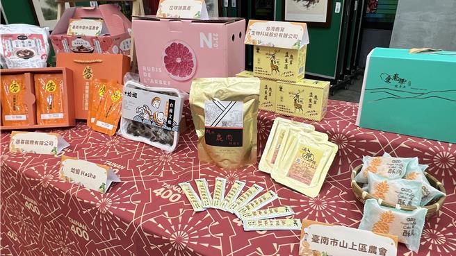 农业局公布今年下半年通过「南得极品」标章评鑑的农特产品在官网上。（张毓翎摄）
